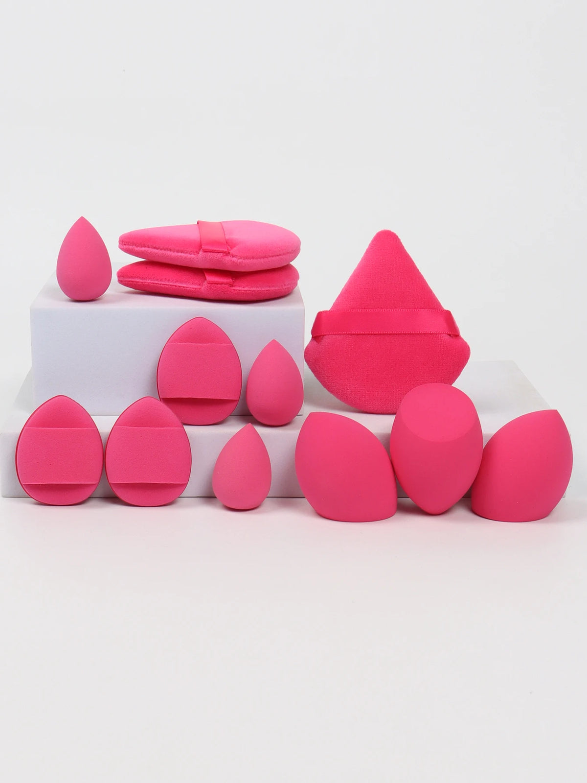 Set di 12 spugnette per il trucco multiuso, composto da 3 piumini per cipria sfusi, 3 mini piumini a cuscinetto d'aria, 3 uova di bellezza e 3 mini spugnette di bellezza