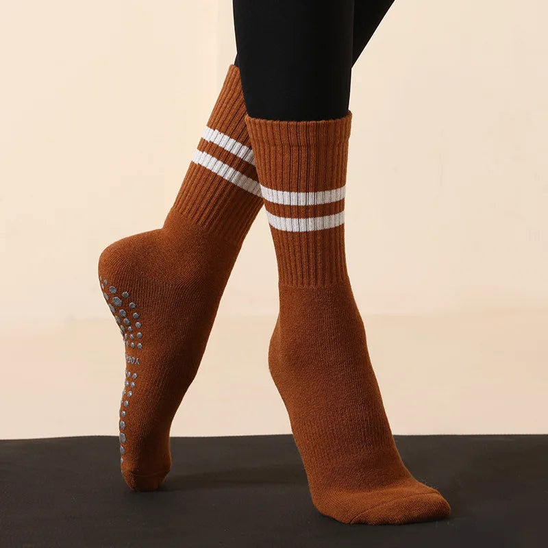 Calzini da yoga antiscivolo da donna con grip, in cotone, lunghi fino a metà polpaccio, caldi e traspiranti, ideali per pilates, danza, fitness e sport all'aria aperta.