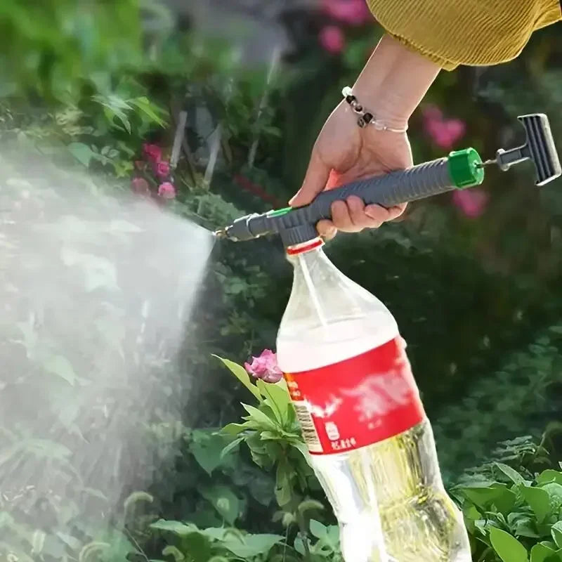 Spruzzino portatile adatto a tutti i tipi di bottiglie di bevande, disinfezione domestica, irrigazione dei fiori, spruzzatura d'acqua, spruzzo semplice