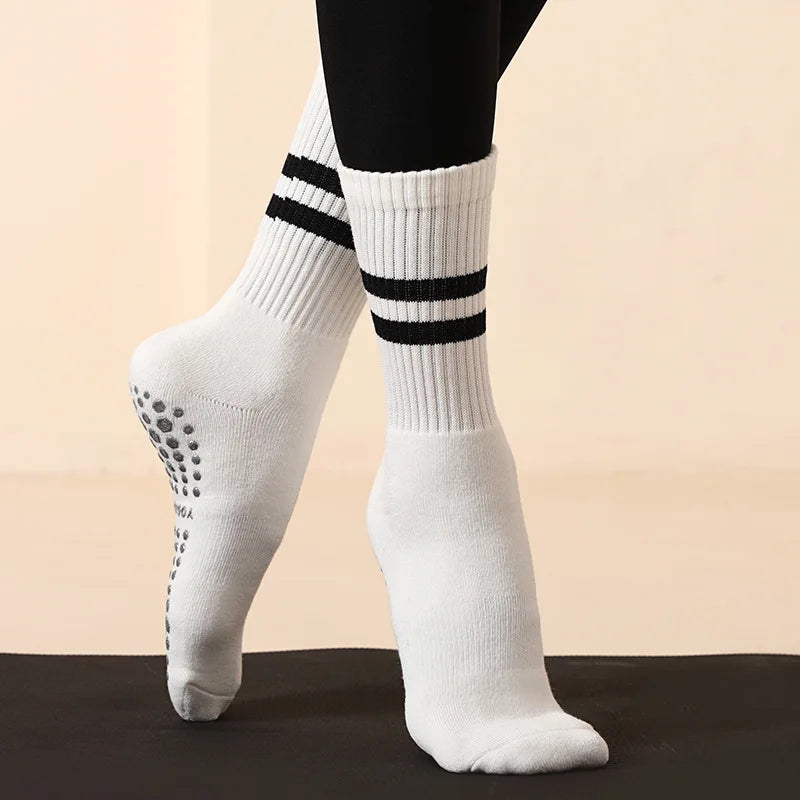 Calzini da yoga antiscivolo da donna con grip, in cotone, lunghi fino a metà polpaccio, caldi e traspiranti, ideali per pilates, danza, fitness e sport all'aria aperta.