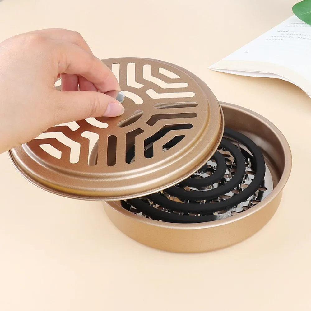 Scatola per spirale antizanzare ignifuga con coperchio rotondo, supporto per spirale da esterno dentellato, vassoio per aromaterapia in ferro.er Nights Camping tools