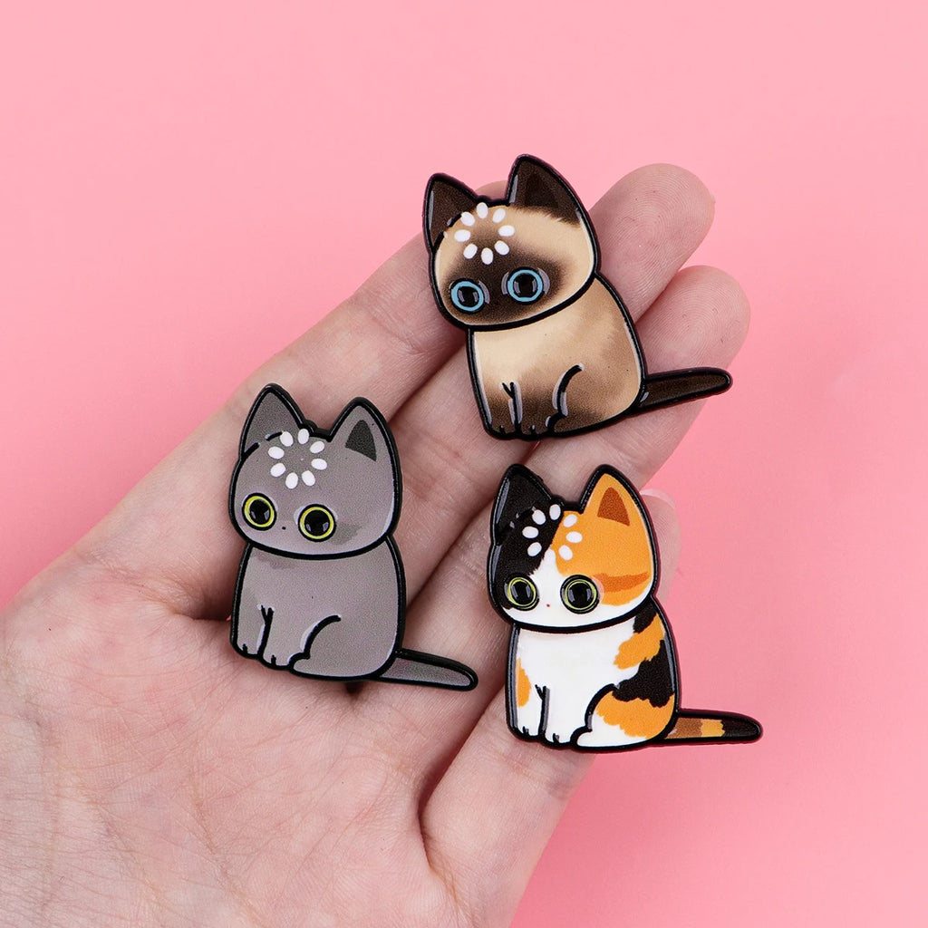 Spilla smaltata "Caricamento" con gatto nero, graziosa spilla con pini, spille da bavero, distintivo per zaino, abbigliamento, accessori, gioielli con animali, regali per amici.