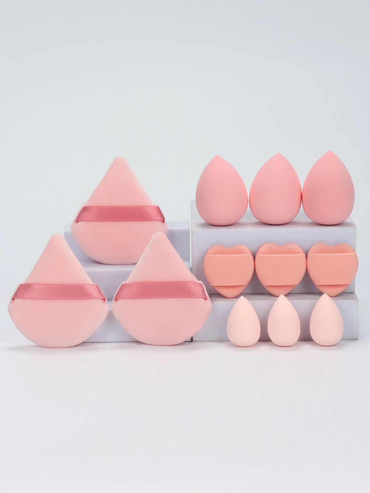 Set di 12 spugnette per il trucco multiuso, composto da 3 piumini per cipria sfusi, 3 mini piumini a cuscinetto d'aria, 3 uova di bellezza e 3 mini spugnette di bellezza